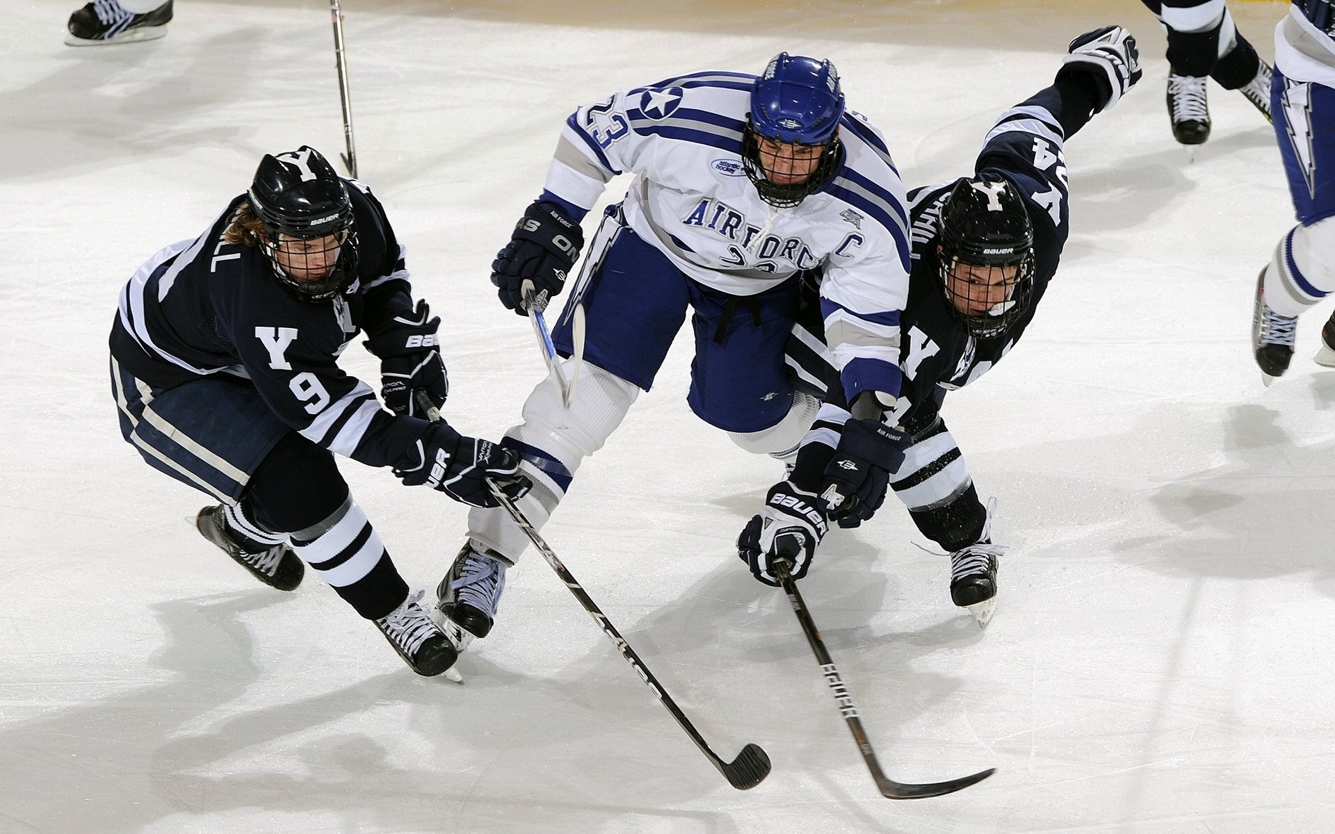 爱游戏娱乐-战术解析：英超流行阵型与打法演变，2021英超规则