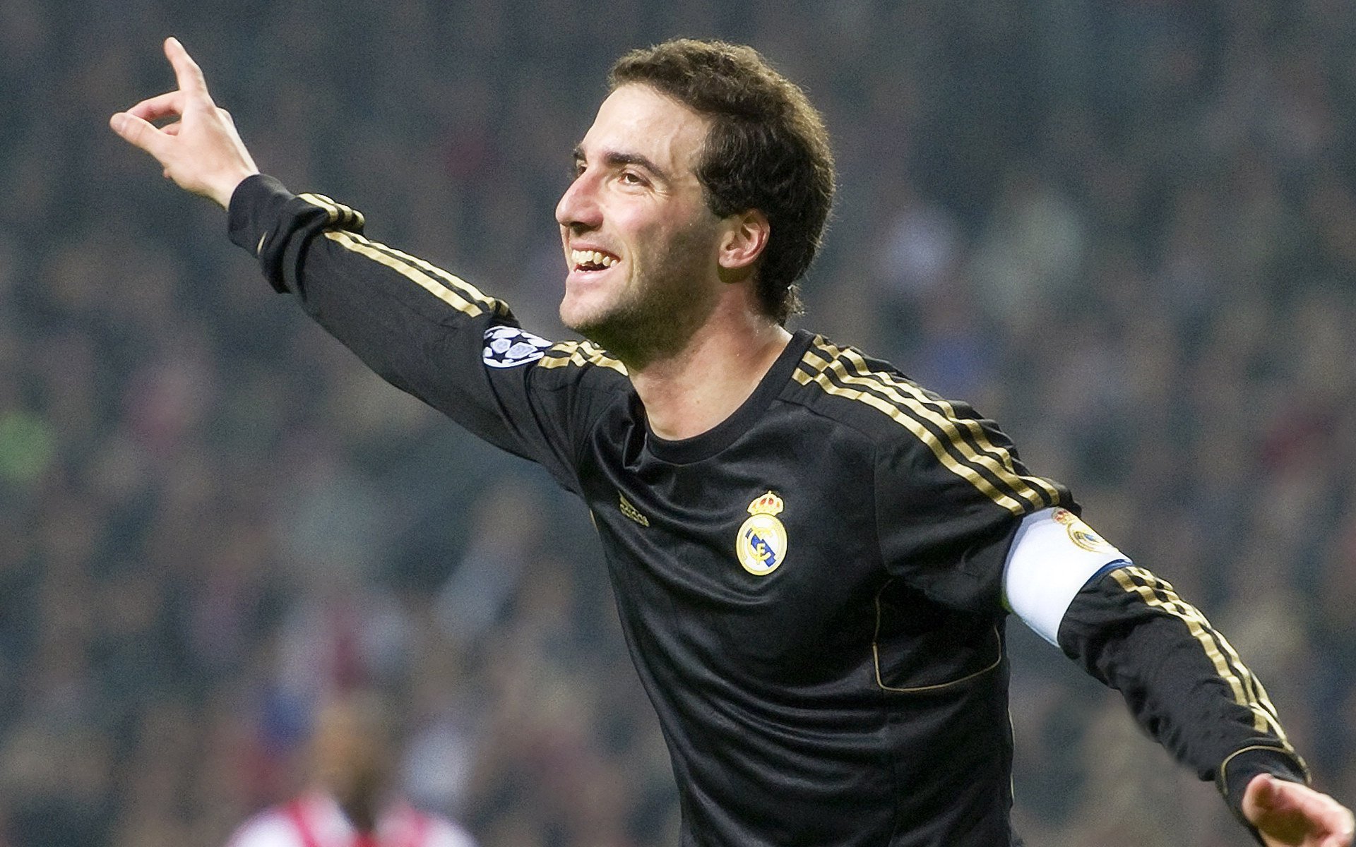 世界杯：裁判体测幕后花絮曝光 高强度冲刺训练不输职业球员